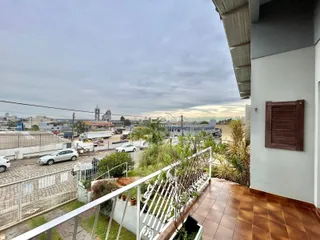 Varanda com vista da paisagem urbana de Lajeado.