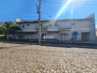 Fachada de uma casa em Lajeado, Brasil, com muro e cerca.