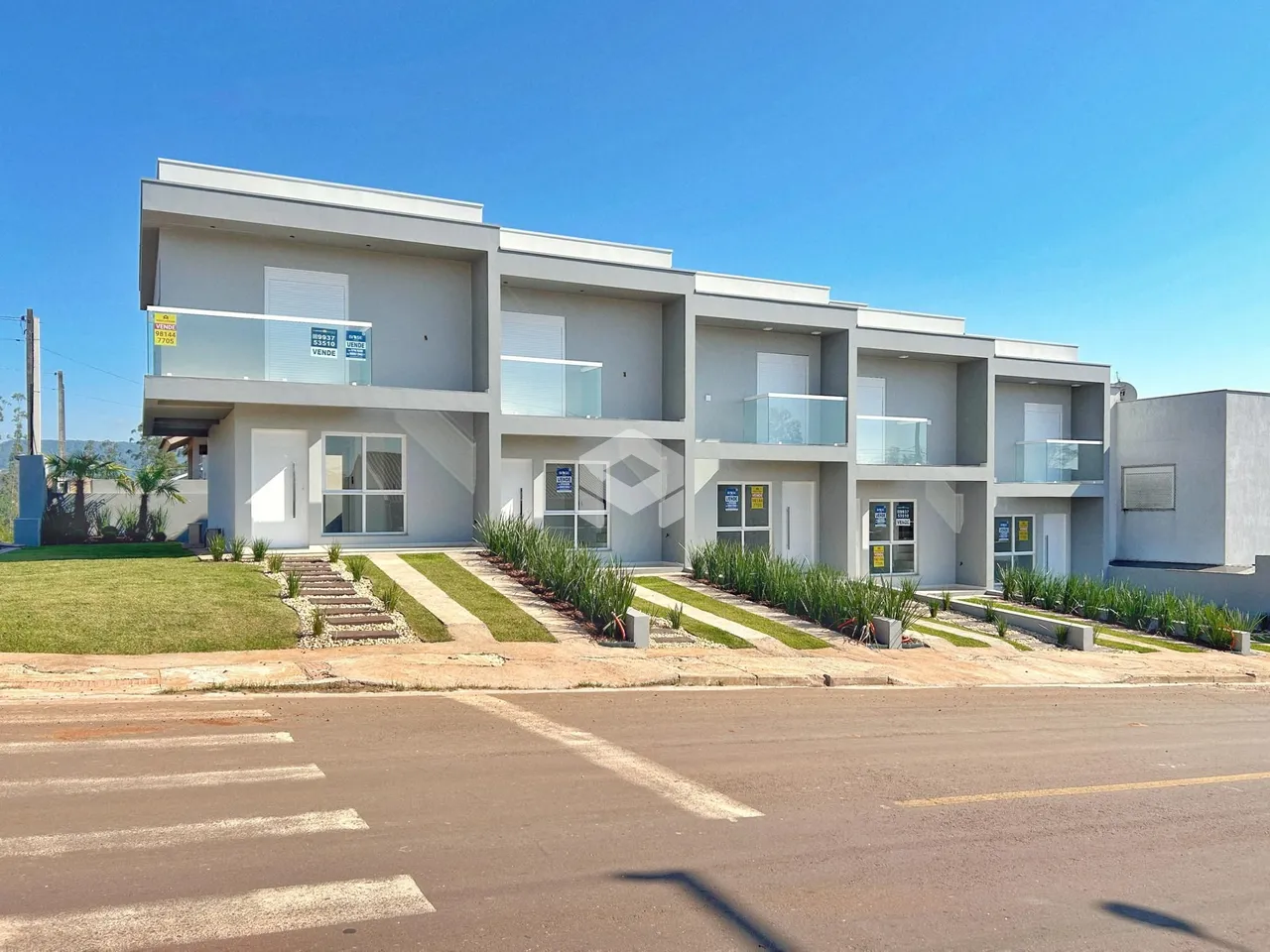 Fachada moderna de um imóvel residencial em Lajeado, Brasil.