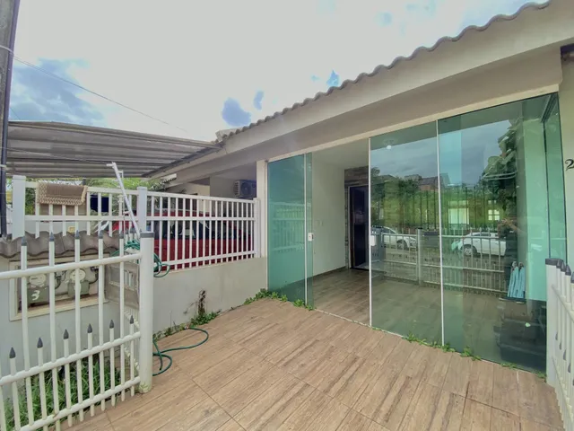 Casa geminada com 2 dormitórios