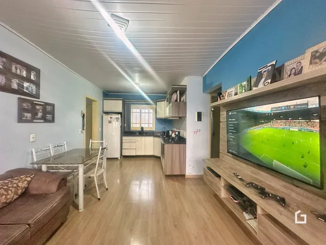 Ambiente de sala de estar e cozinha em um imóvel no Brasil.