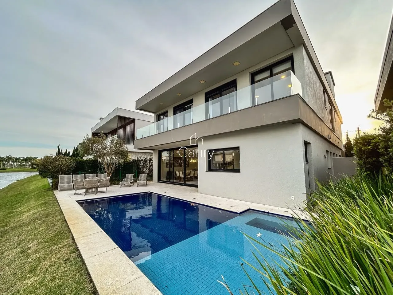 Casa com 5 dormitórios, foto 1