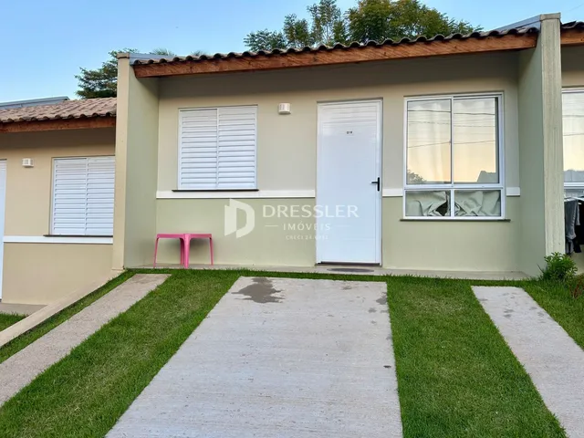 Casa geminada com 2 dormitórios