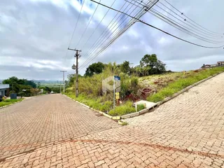 Vista da rua e da encosta de uma propriedade em Lajeado.