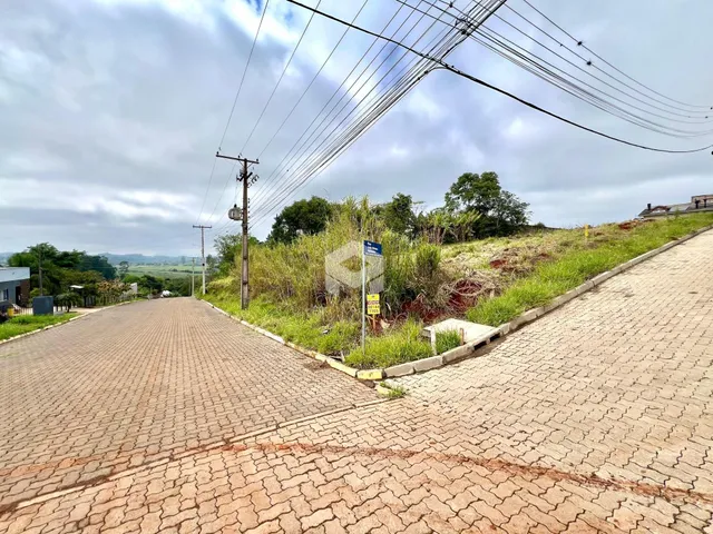 Vista da rua e da encosta de uma propriedade em Lajeado.