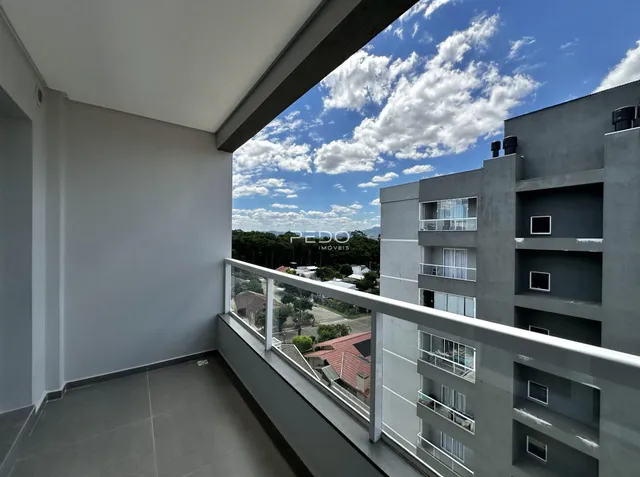 Vista de um apartamento com varanda em Lajeado, Brasil.