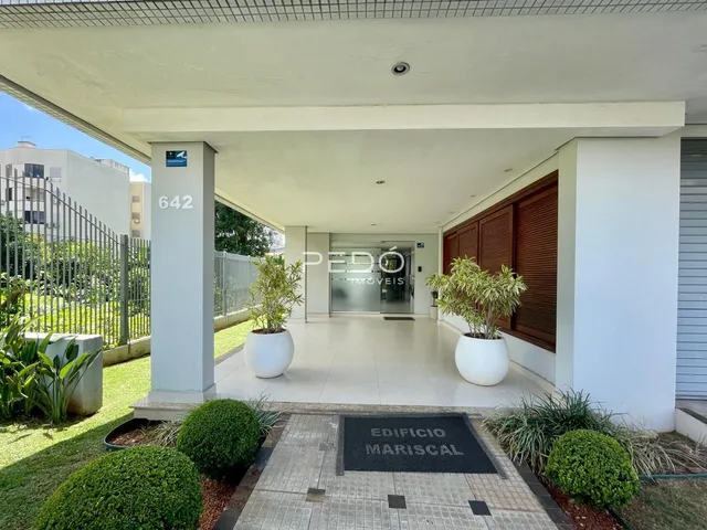 Fachada de um imóvel residencial em Lajeado, Brasil, com jardim e cerca.