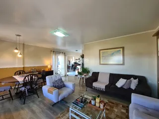 Sala de estar e jantar de uma residência em Lajeado, Brasil.