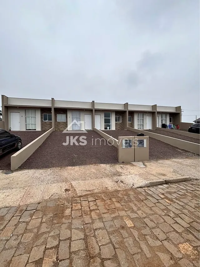 Casa geminada com 2 dormitórios