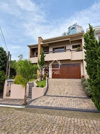 Casa com 4 dormitórios, foto 1