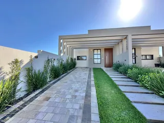 Casa geminada com 3 dormitórios, foto 2