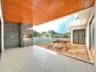Vista da área externa e quintal de uma propriedade em Lajeado, Brasil.