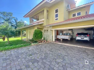 Casa com 4 dormitórios, foto 1