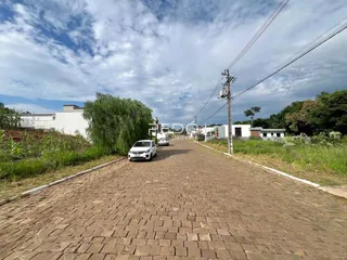 Vista da rua de acesso a uma propriedade em Lajeado, Brasil.