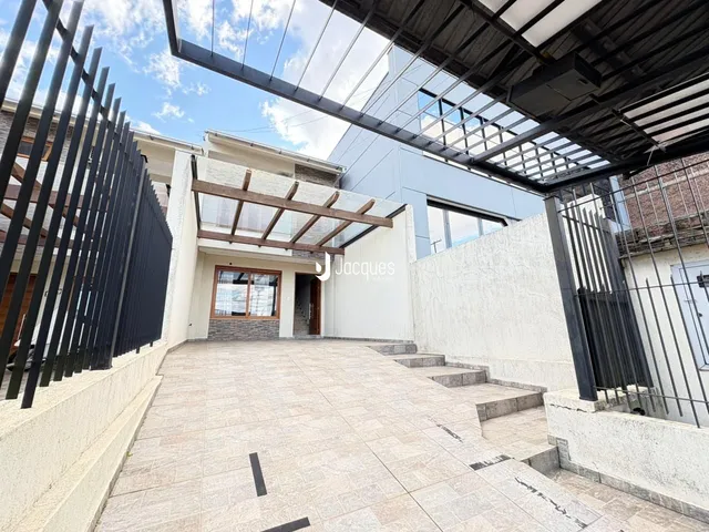 Área externa pavimentada de uma residência em Lajeado, Brasil.