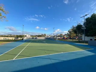 Vista de uma quadra esportiva externa em Lajeado.