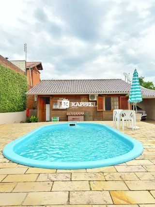 Foto de uma piscina externa em um imóvel em Lajeado, Brasil.