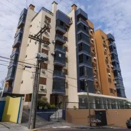 Fachada de um prédio residencial alto em Lajeado, Brasil.