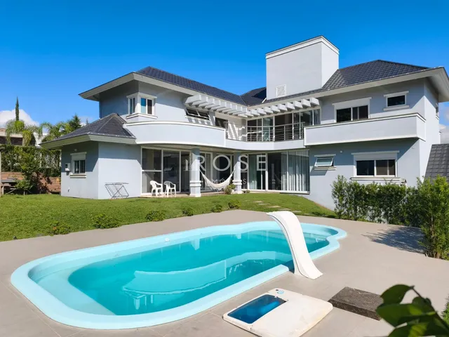Casa com 4 dormitórios