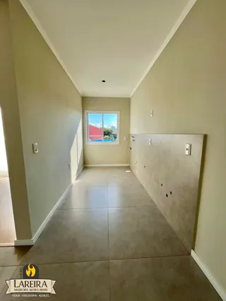Corredor interno de uma residência em Lajeado.