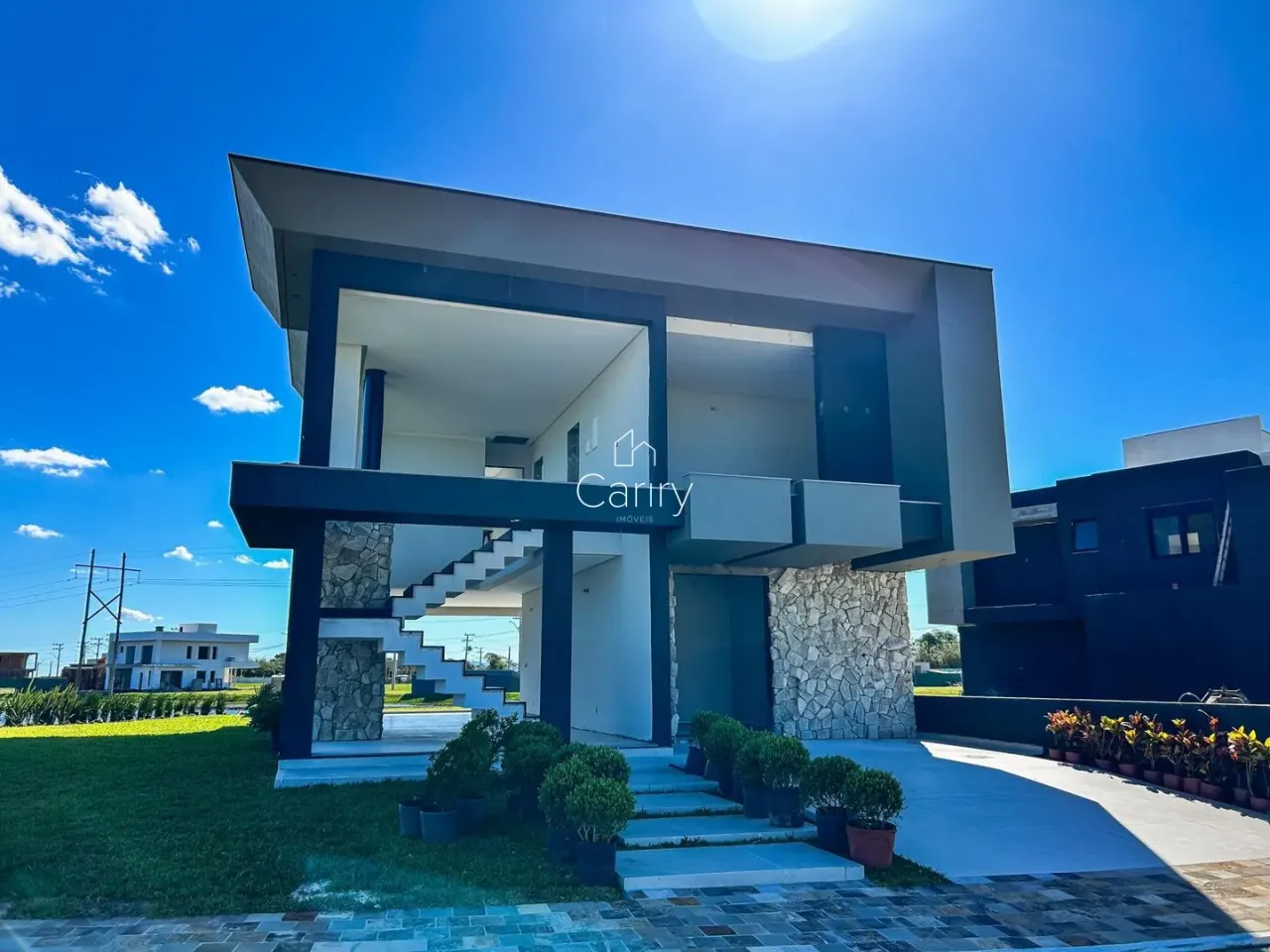 Casa com 4 dormitórios, foto 1