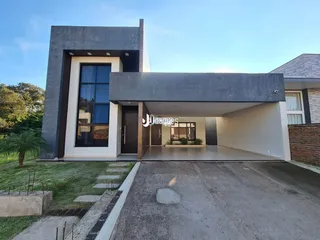 Fachada moderna de uma residência em Lajeado, Brasil.