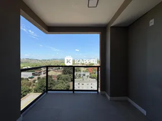 Vista panorâmica da paisagem urbana de Lajeado observada a partir de uma varanda.