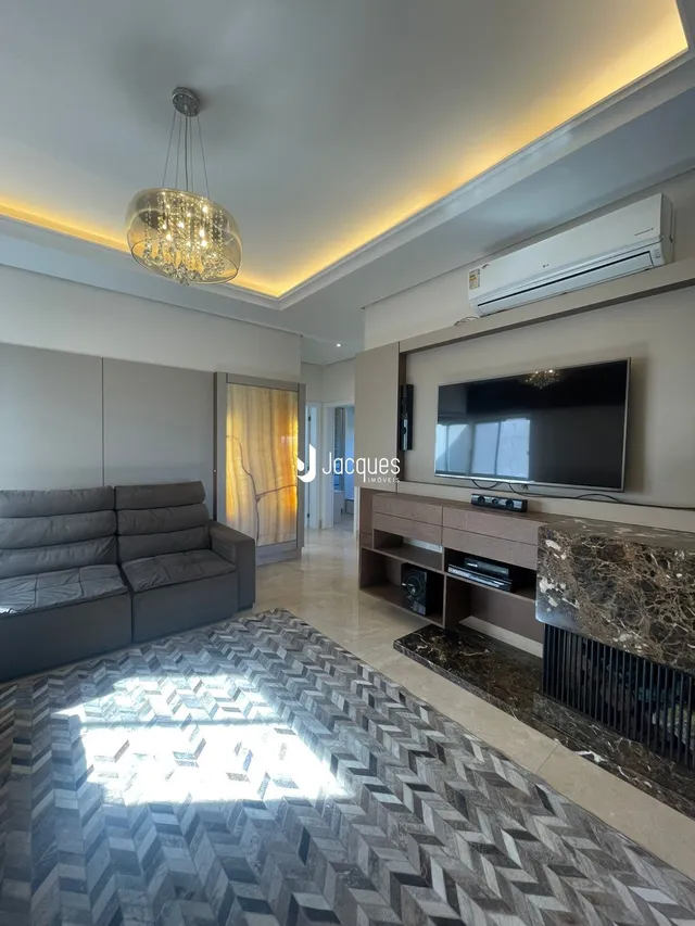 Sala de estar moderna com piso de ladrilhos e sofá.