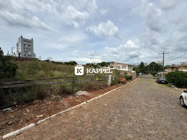 Vista externa de uma rua de paralelepípedos em Lajeado, Brasil.