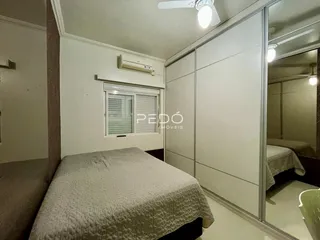 Quarto com armários embutidos e ar-condicionado em Lajeado, Brasil.