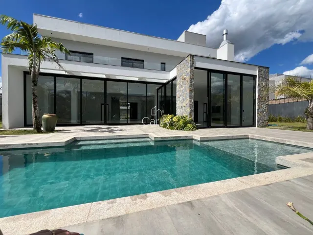 Casa com 6 dormitórios