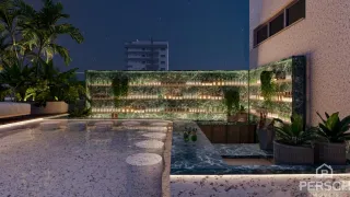 Vista noturna de um terraço com vegetação exuberante.