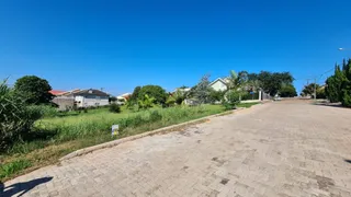 Vista da rua e vegetação ao lado de uma propriedade em Lajeado, Brasil.
