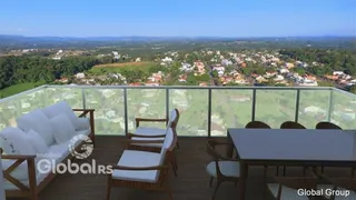 Vista panorâmica da varanda com mobiliário de exterior em Lajeado.