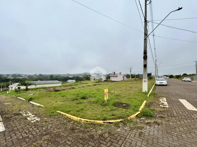 Vista externa de um terreno com grama e estrada em Lajeado, Brasil.