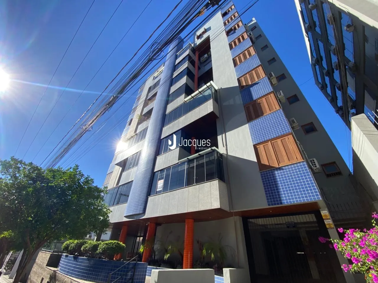 Fachada de um prédio residencial em Lajeado, Brasil.