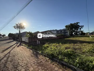 Fachada de uma casa residencial em Lajeado, Brasil, vista da rua.