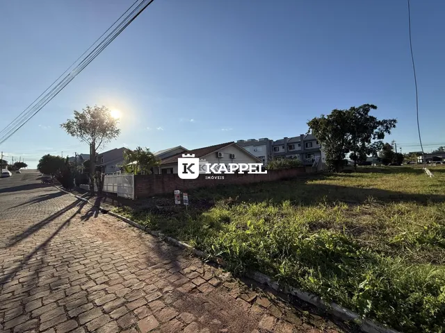 Fachada de uma casa residencial em Lajeado, Brasil, vista da rua.