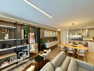 Sala de estar com decoração moderna e piso de madeira.
