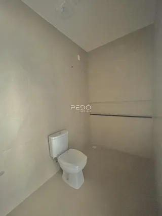 Foto de um banheiro interno em imóvel à venda.