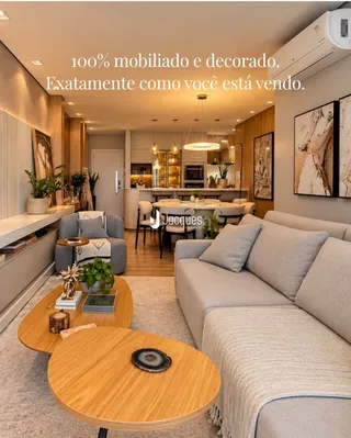 Sala de estar moderna com decoração completa e móveis.