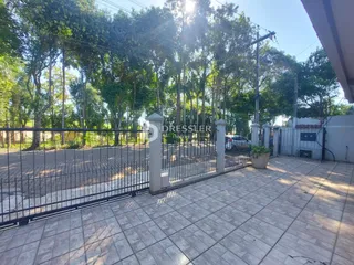 Vista da fachada e muro de uma propriedade em Lajeado, Brasil.