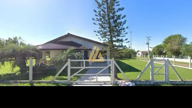 Casa com 6 dormitórios