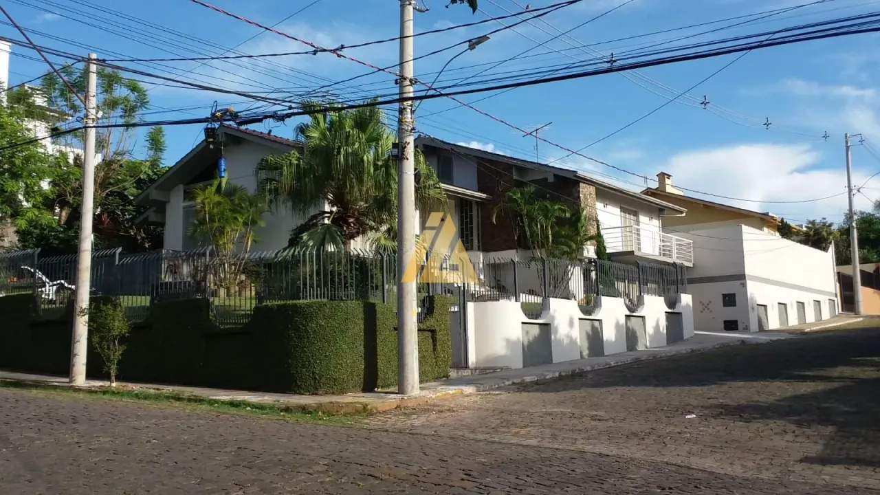 Casa com 4 dormitórios, foto 1