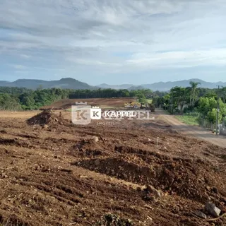 Foto de um terreno com terra revolvida em uma área de Lajeado, Brasil.