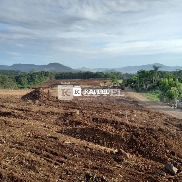 Foto de um terreno com terra revolvida em uma área de Lajeado, Brasil.