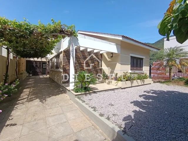 Casa com 3 dormitórios