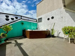 Vista externa da fachada de uma residência em Lajeado, Brasil.