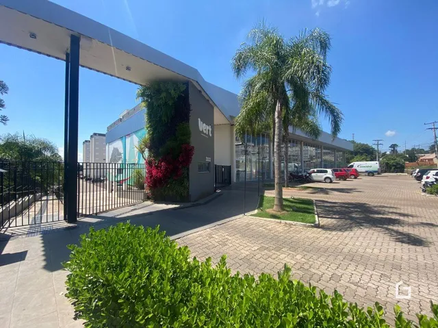 Vista externa de uma propriedade em Lajeado, Brasil com área externa pavimentada.
