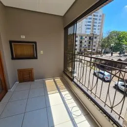 Foto da varanda de um imóvel em Lajeado, mostrando a vista externa.